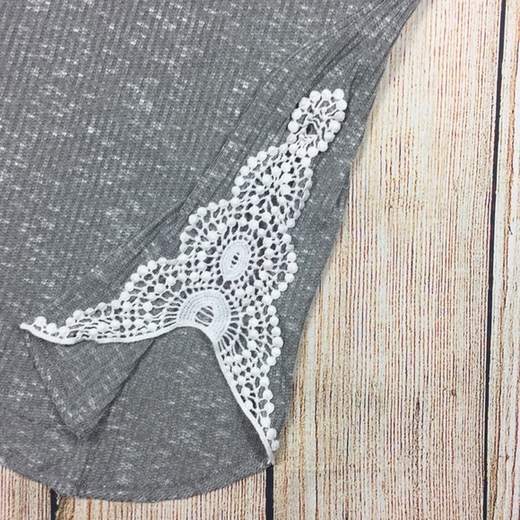 [Almost Famous] Gray Textured Shirt w White Lace - Picture 2 of 8